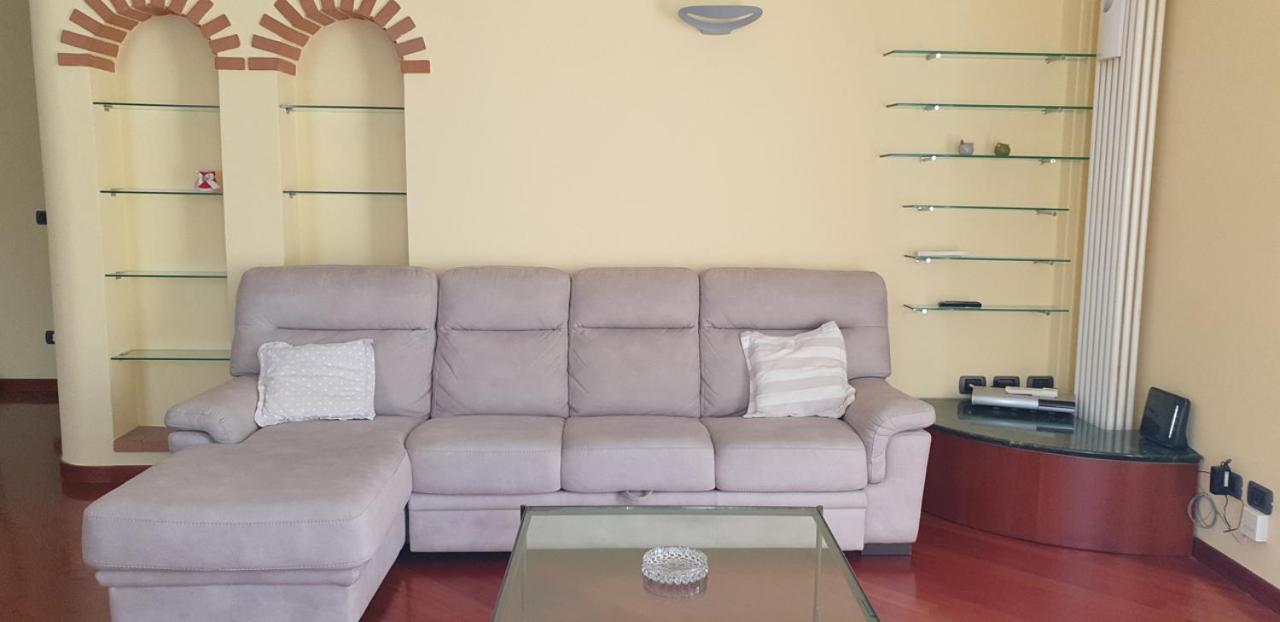 Meta Italy Sui Navigli Apartment